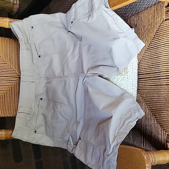 C.E. Schmidt Workwear cargo shorts, tan, size 40 - Picture 6 of 11